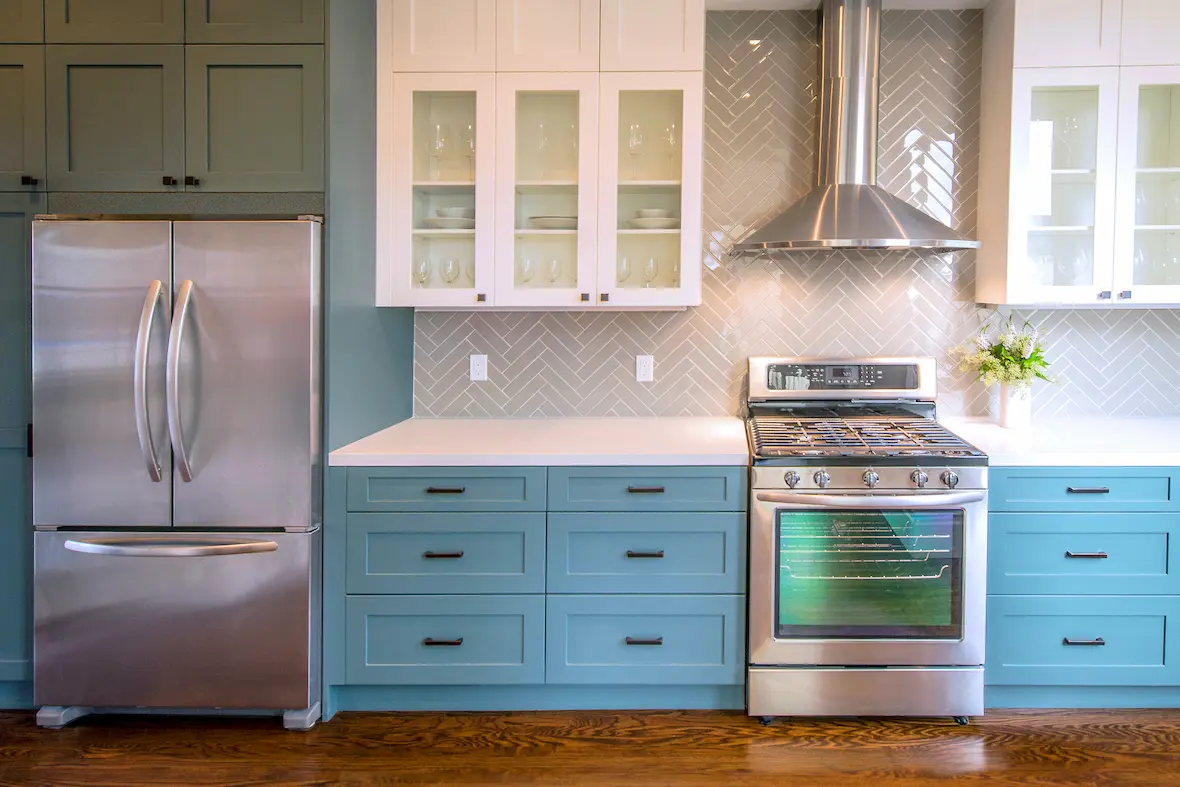 Modern home kitchen Houston with oven, stove, refrigerator